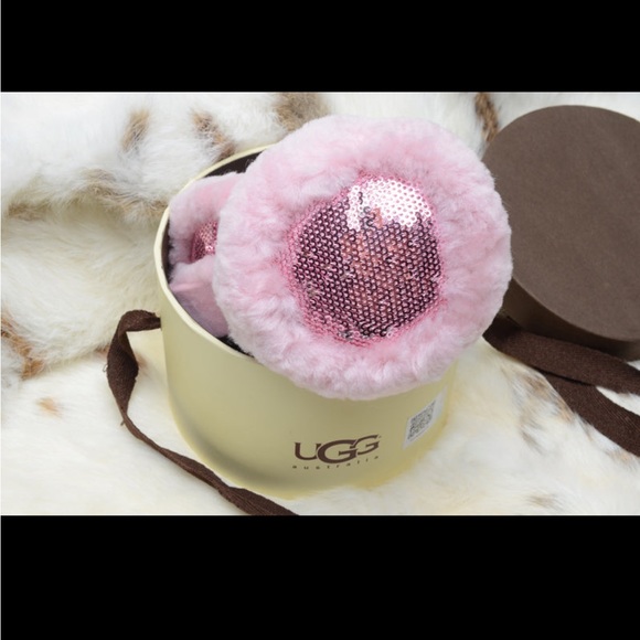 UGG Bluetooth Earmuff - Picture 3 of 3